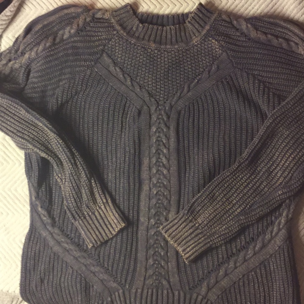 Umgee peep shoulder sweater